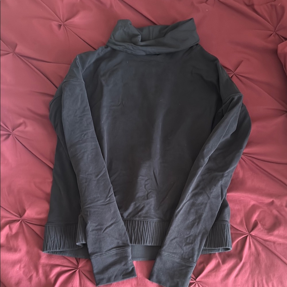 Lululemon black pullover